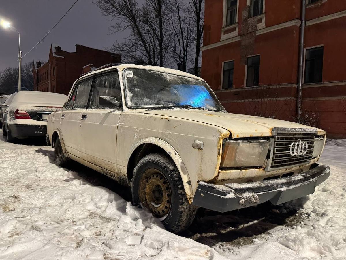 Купить LADA (ВАЗ) 2107 1 поколение седан, 2003 года, цвет: Белый, за 60000  руб. в Санкт-Петербурге